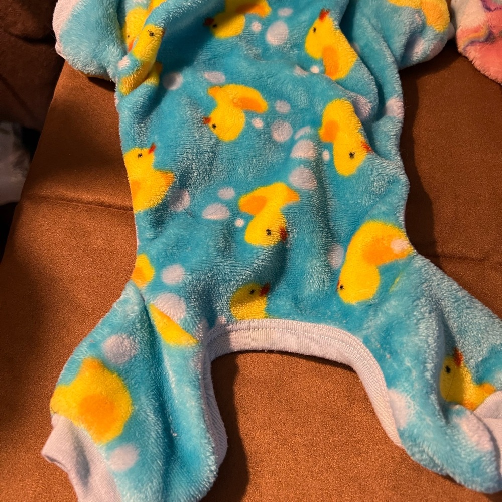 Plush Blue Duck Print dogs One-Piece
9# to 12#
3 pieces